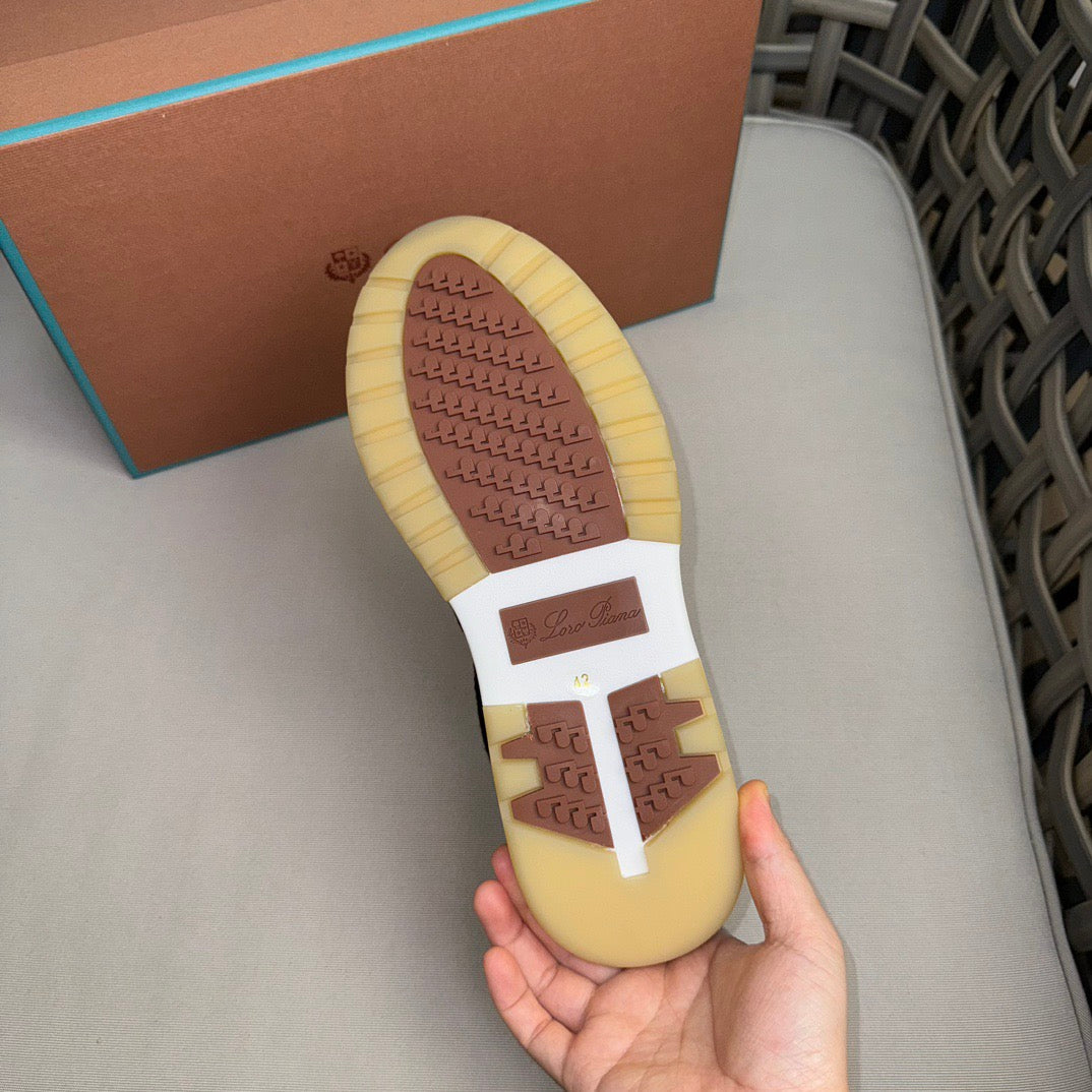 LP Sneakers