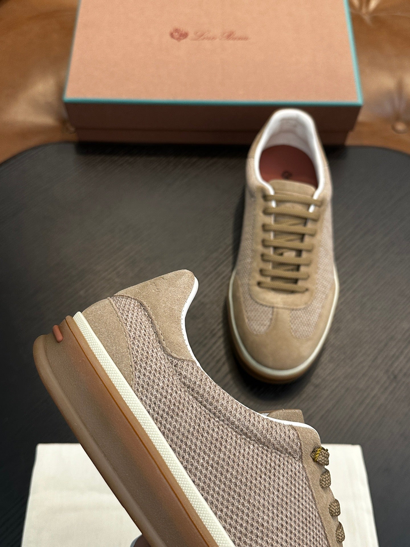 LP Sneakers