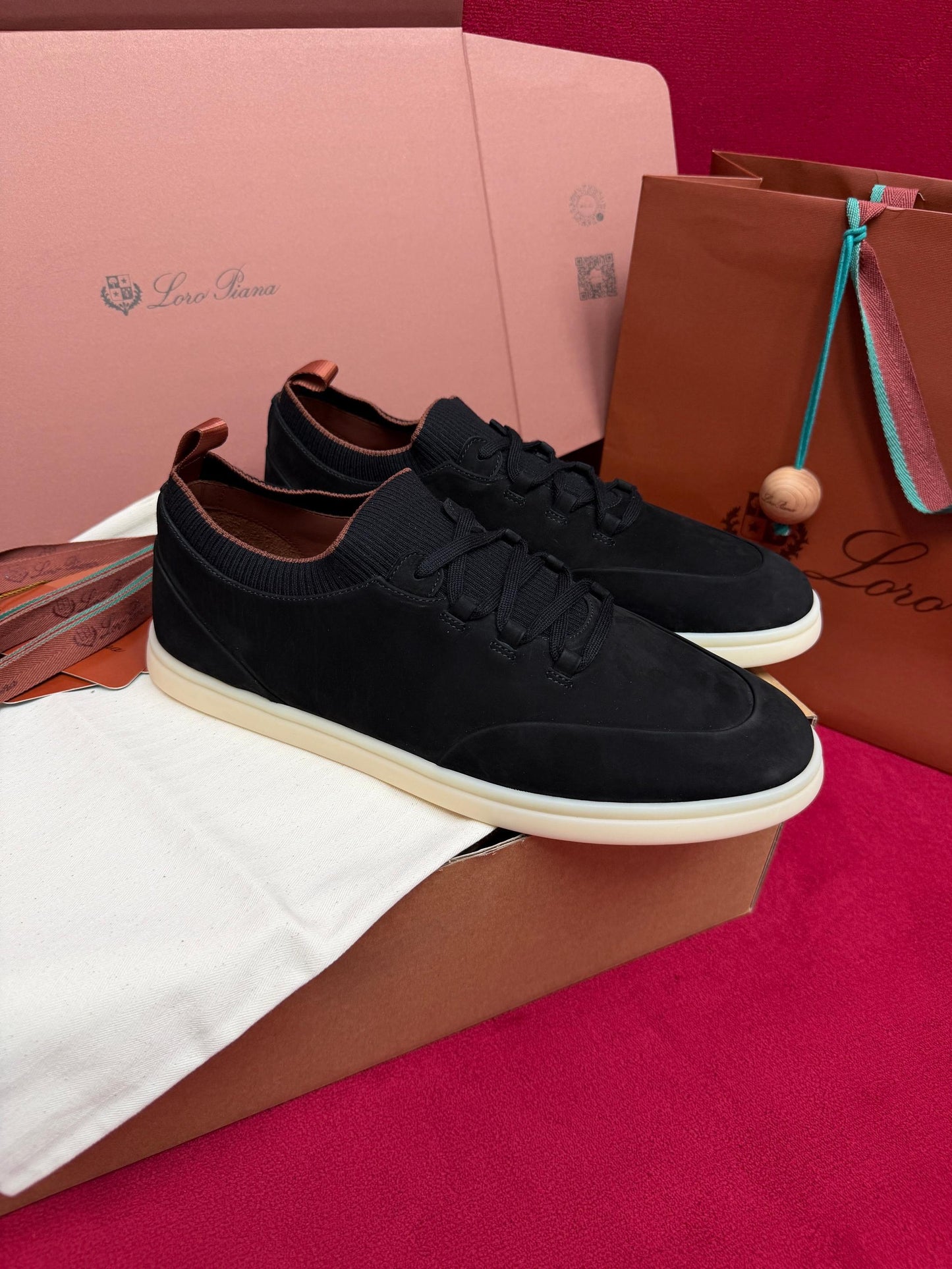 LP Sneakers
