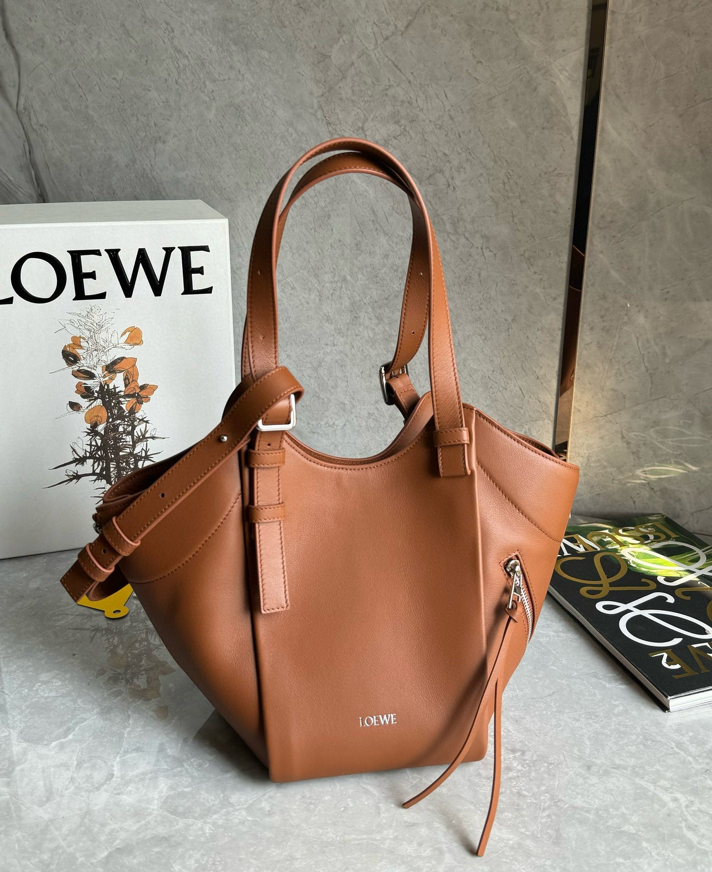 Loewe Hammock Flip Shoulder Bag(15x22.5x22cm)