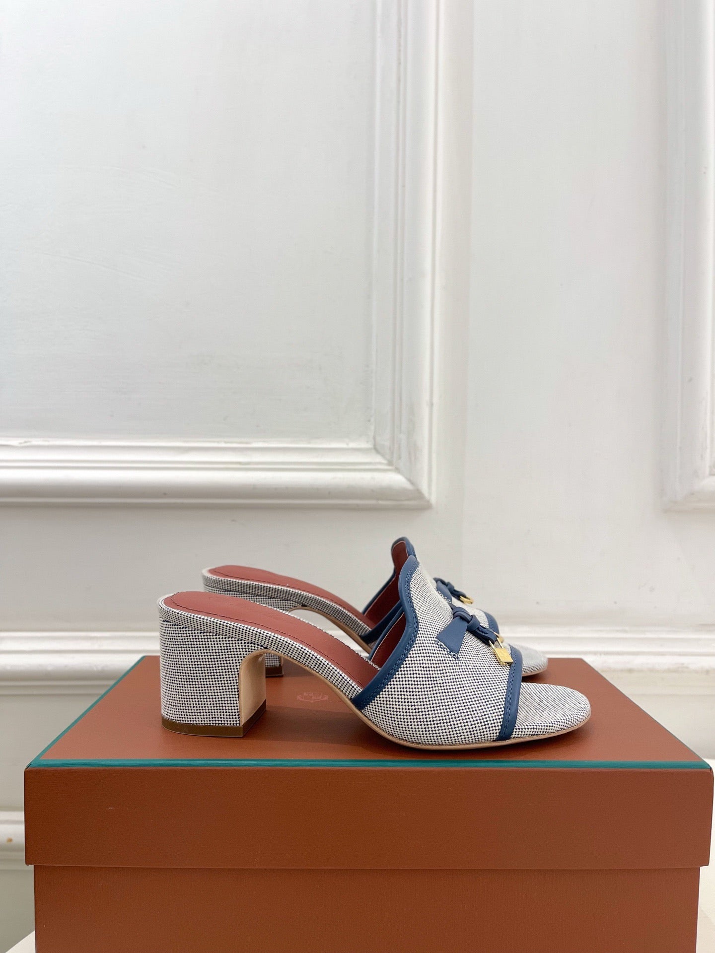 LP Sandals