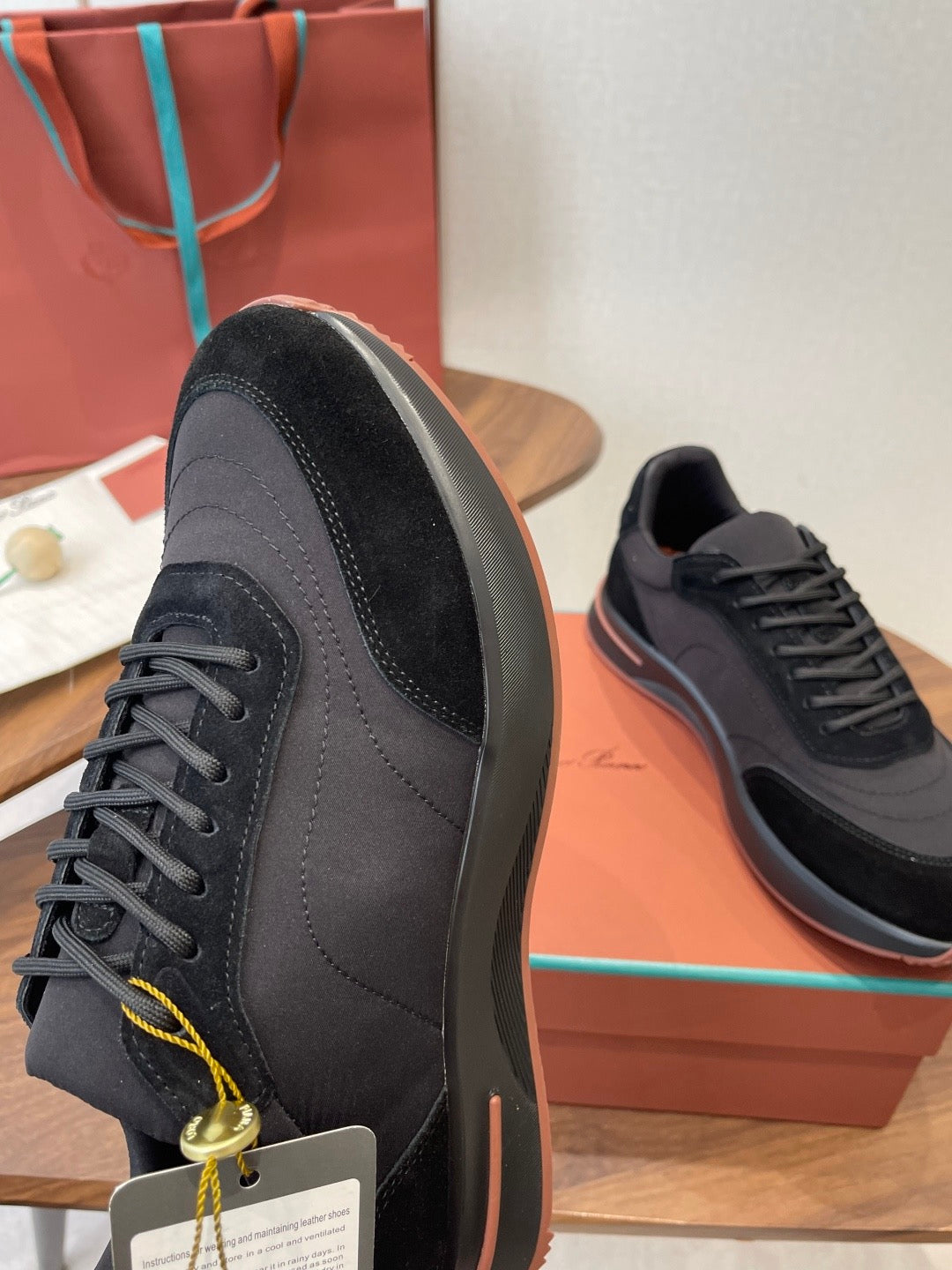 LP Sneakers