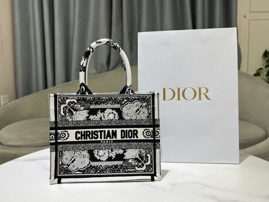 Tote tipo libro Dior (26,5 cm)