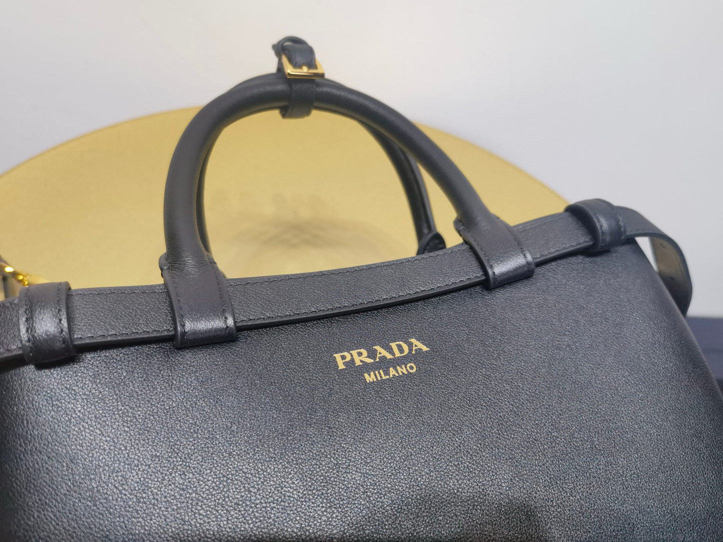 Prada Handbag 28x10x10.5cm