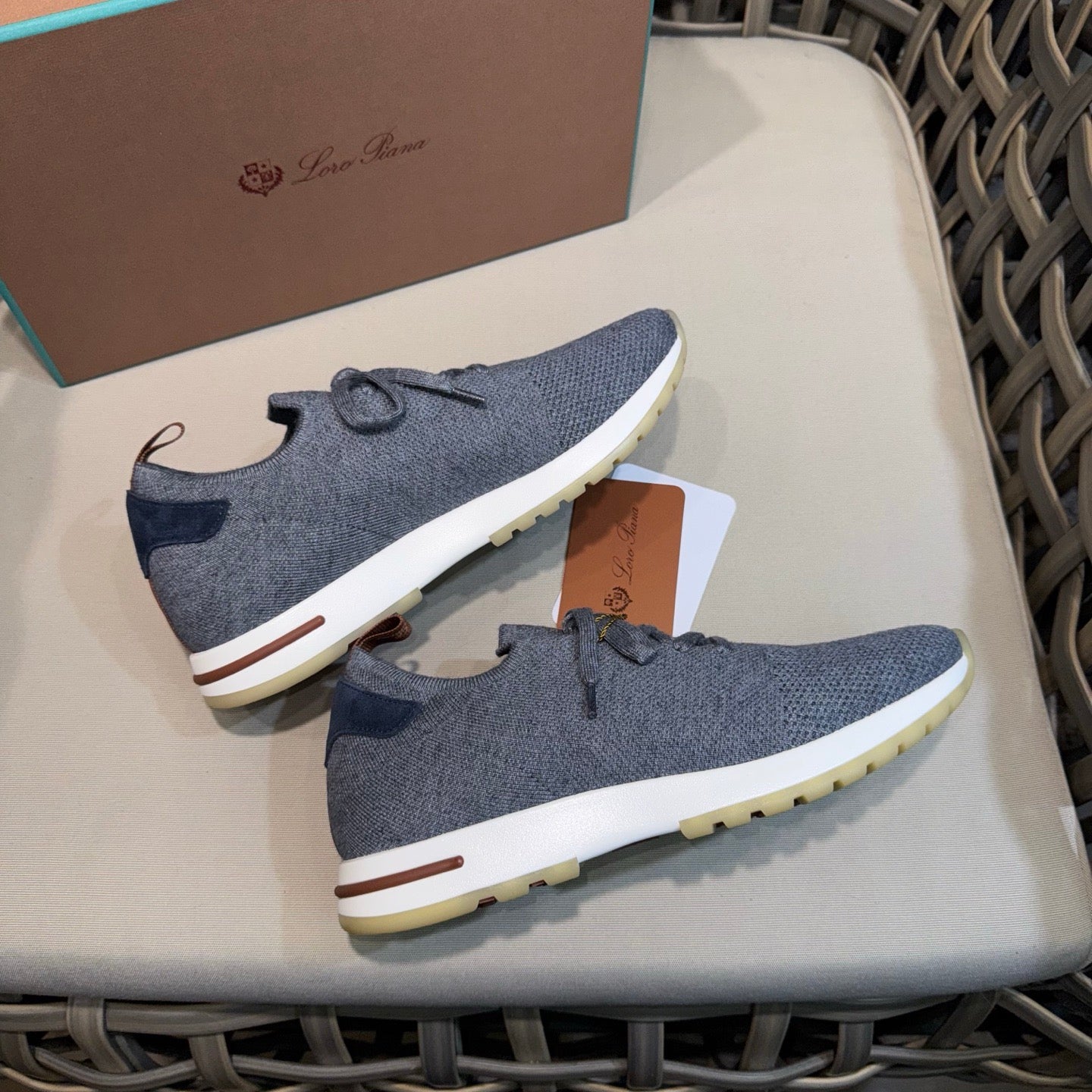 LP Sneakers