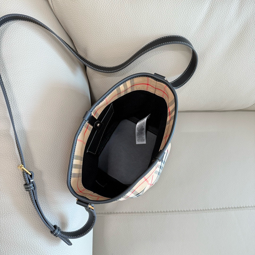 Burberry Bucket Bag(16CM*15CM*23CM)