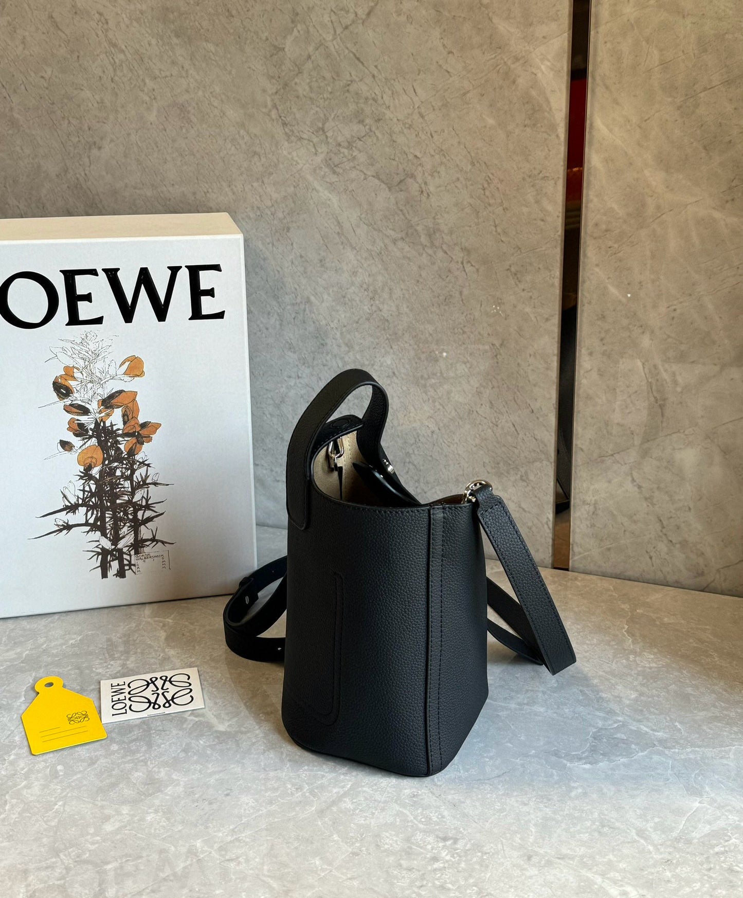 Loewe Pebble Bucket Bag(16x16x19.5cm)