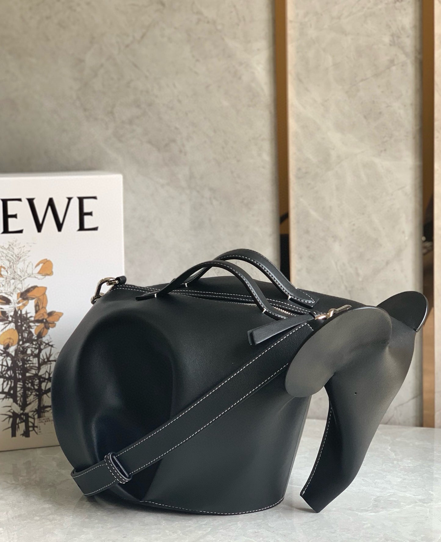Loewe Elephant Shoulder Bag(35x16x23cm)