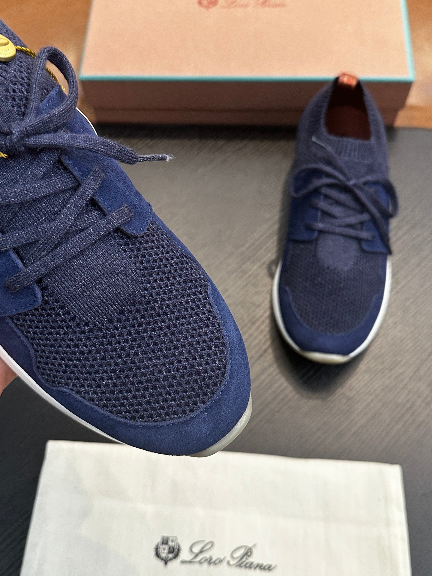 LP Sneakers