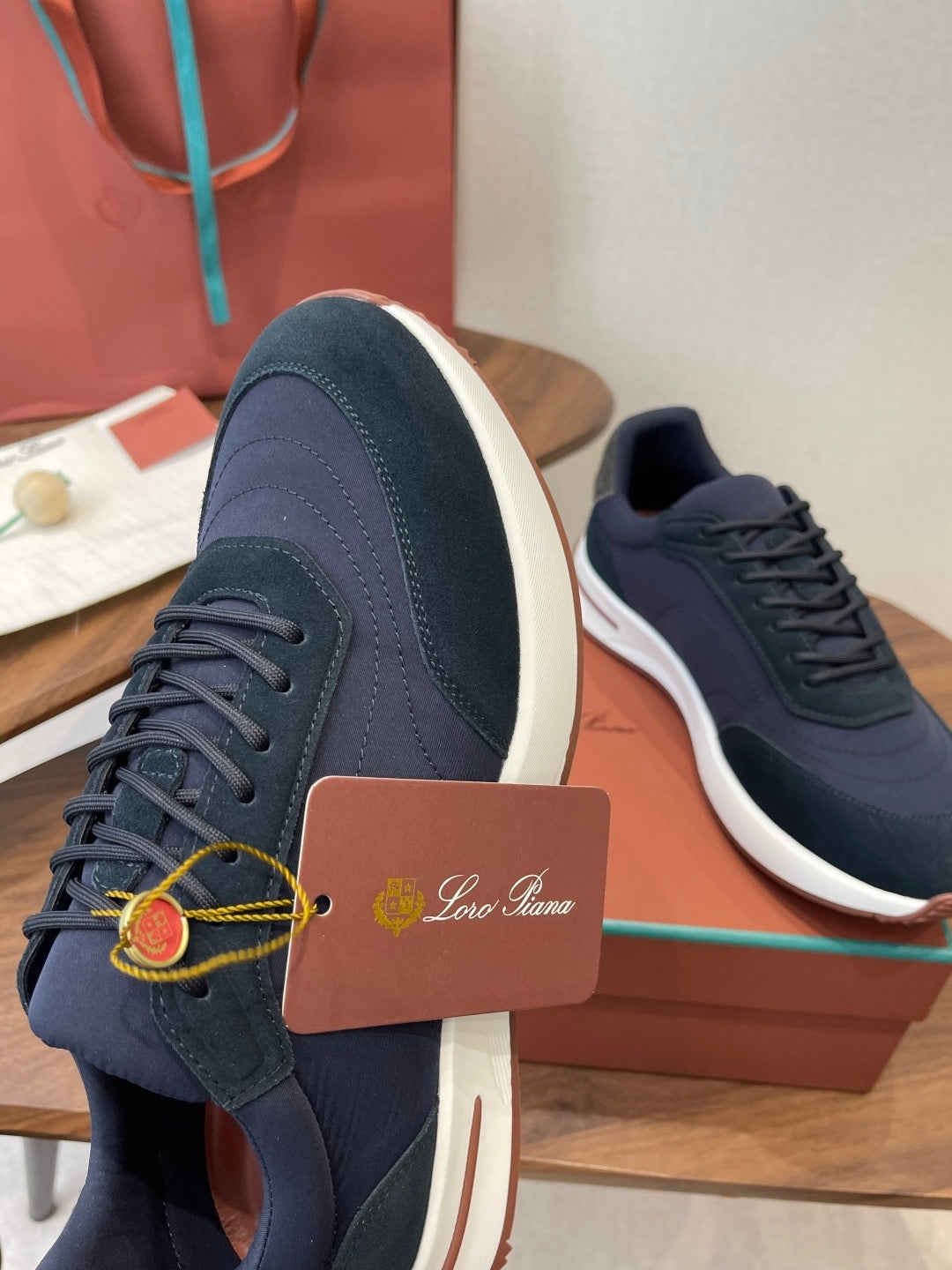 LP Sneakers