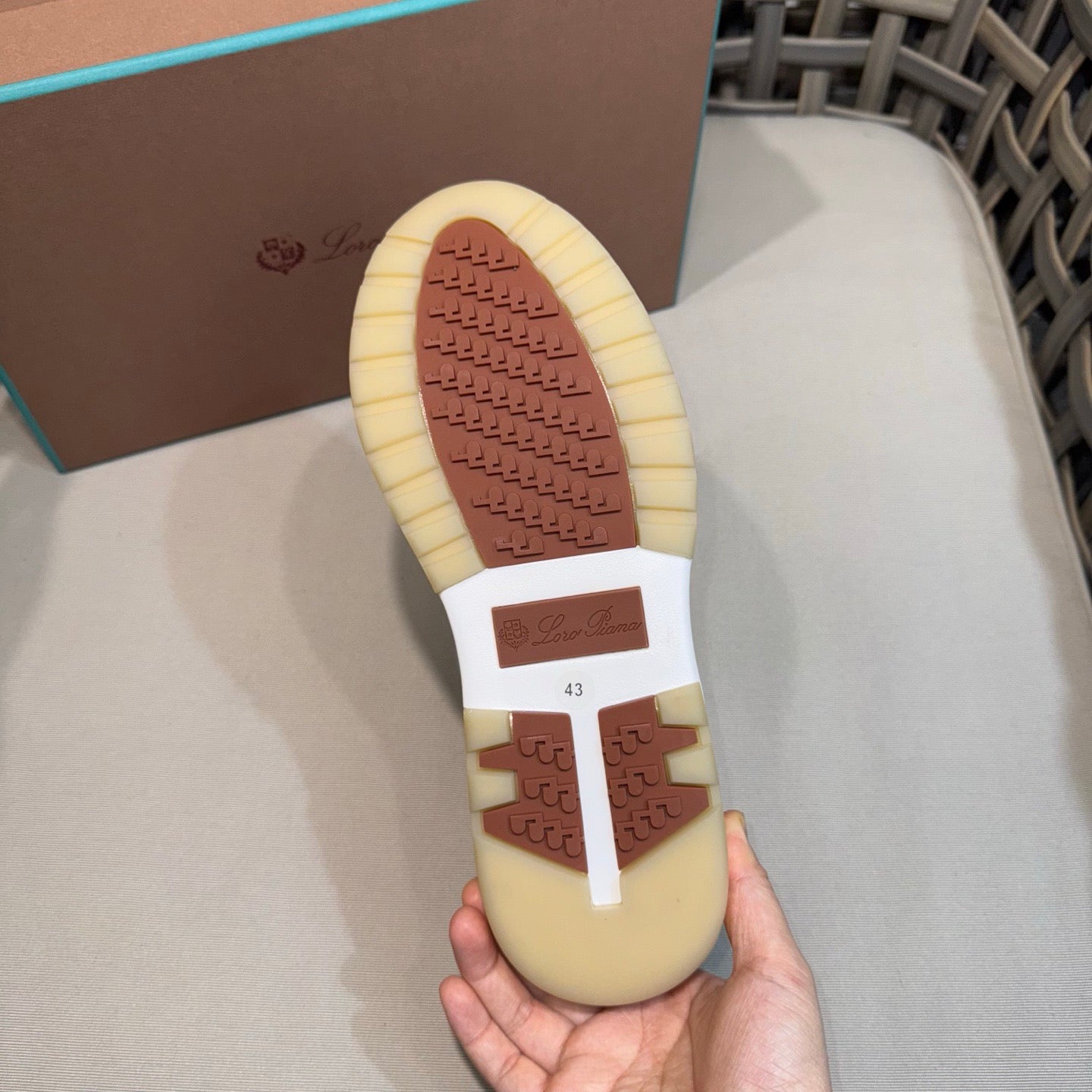 LP Sneakers