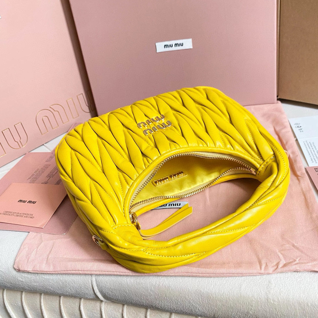 Miu Miu Wander Bag 20x23x6cm