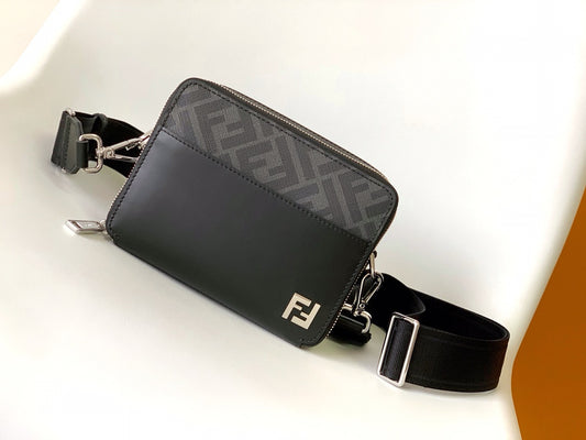 FENDI MESSENGER BAG 17.5*6.5*14