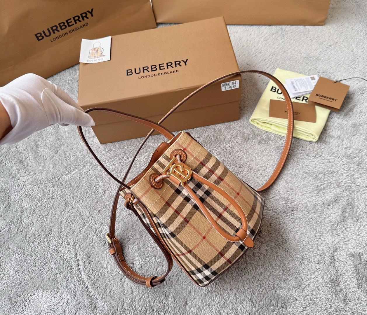 Burberry Mini TB Bucket Bag(16.5CM*11CM*18.5CM)