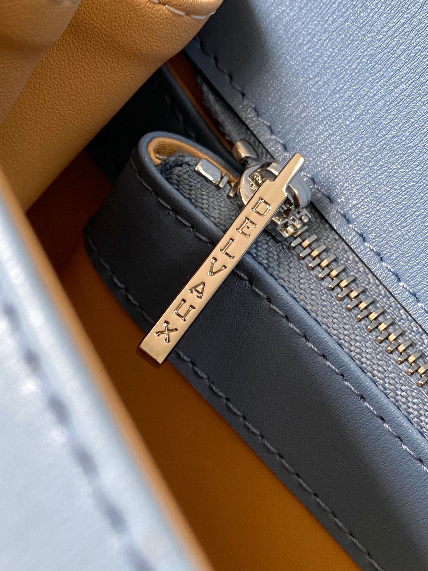 Delvaux Sling Bag (28*12*16cm)