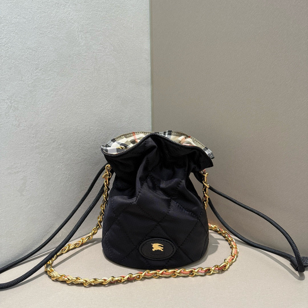 BB Horseshoe Chain Pouch Bag