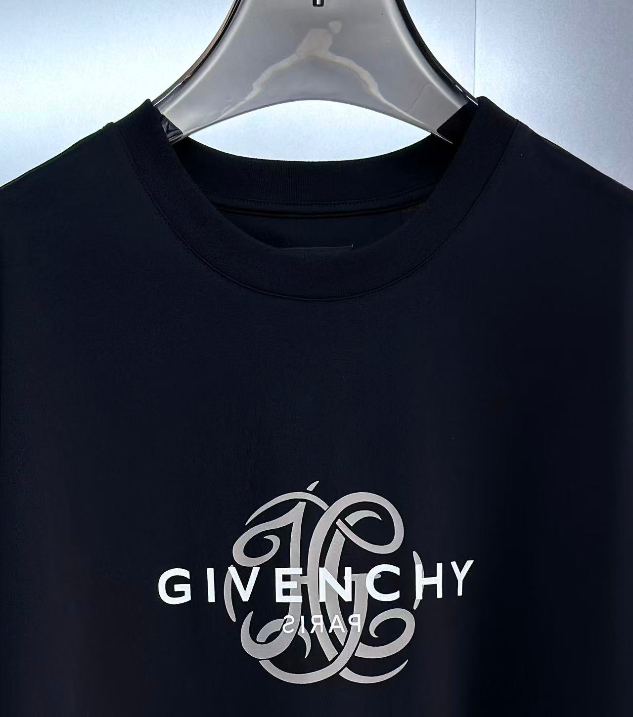 Givenchy T-Shirt