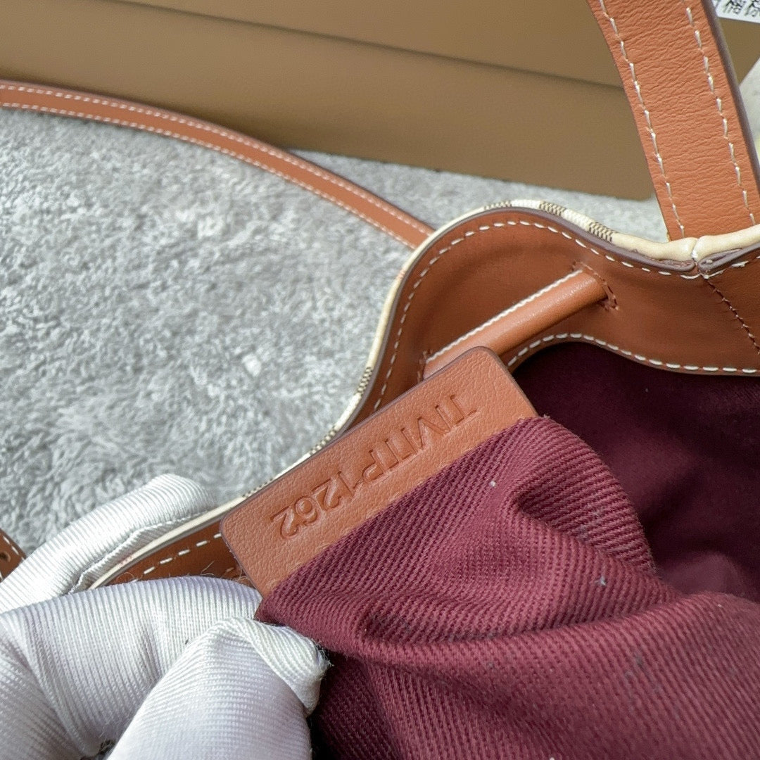 Burberry Mini TB Bucket Bag(16.5CM*11CM*18.5CM)