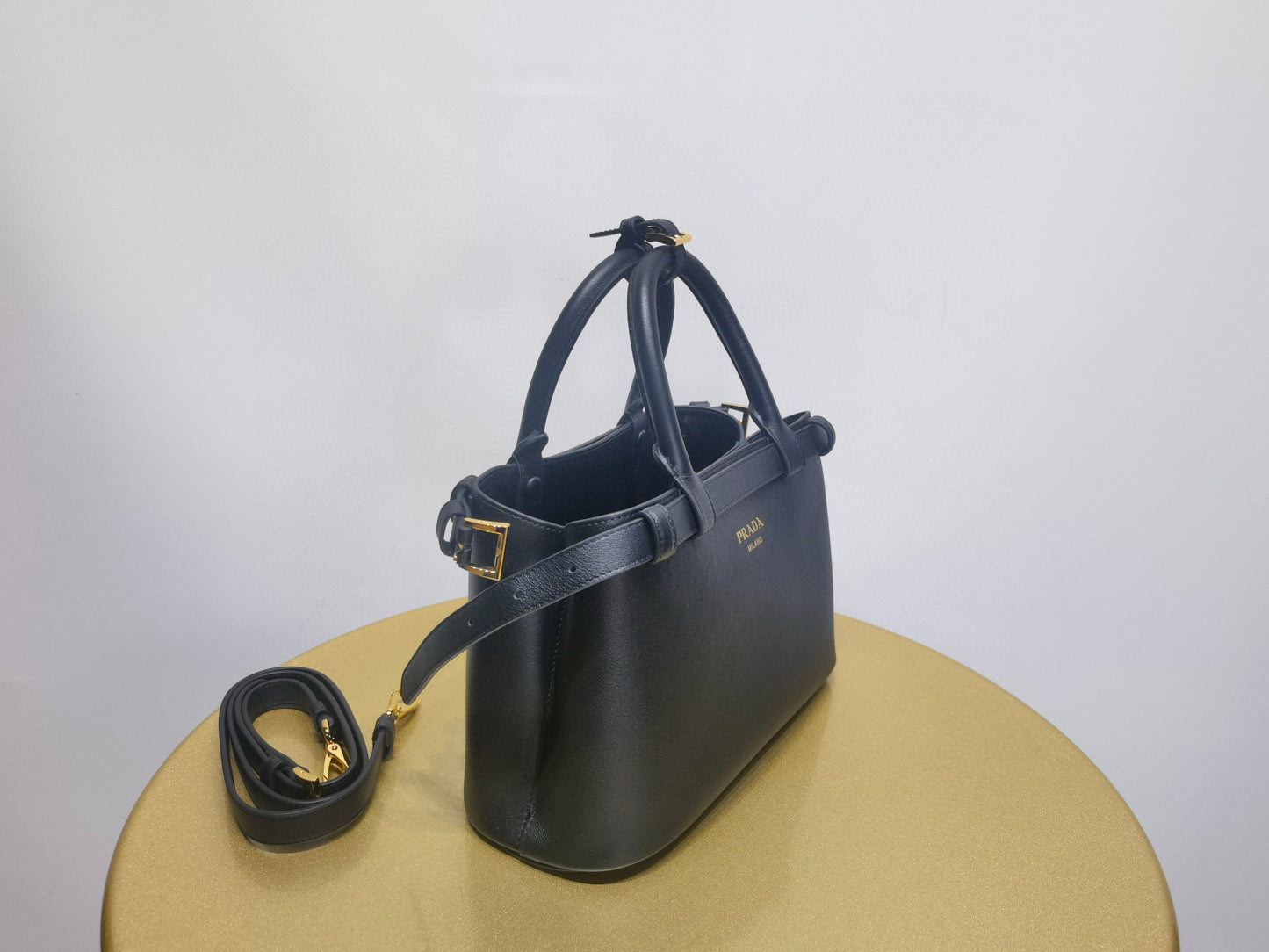 Prada Handbag 28x10x10.5cm