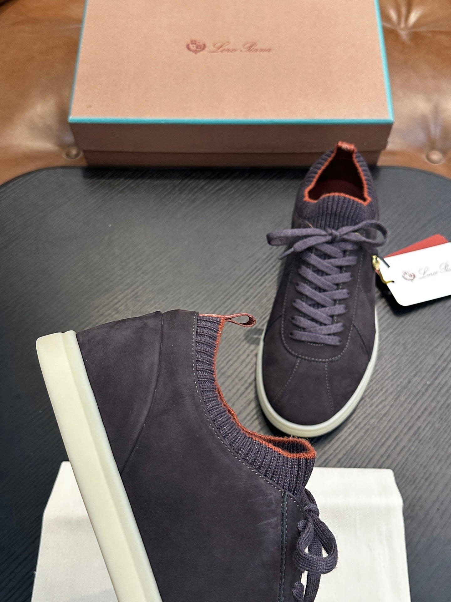 LP Sneakers