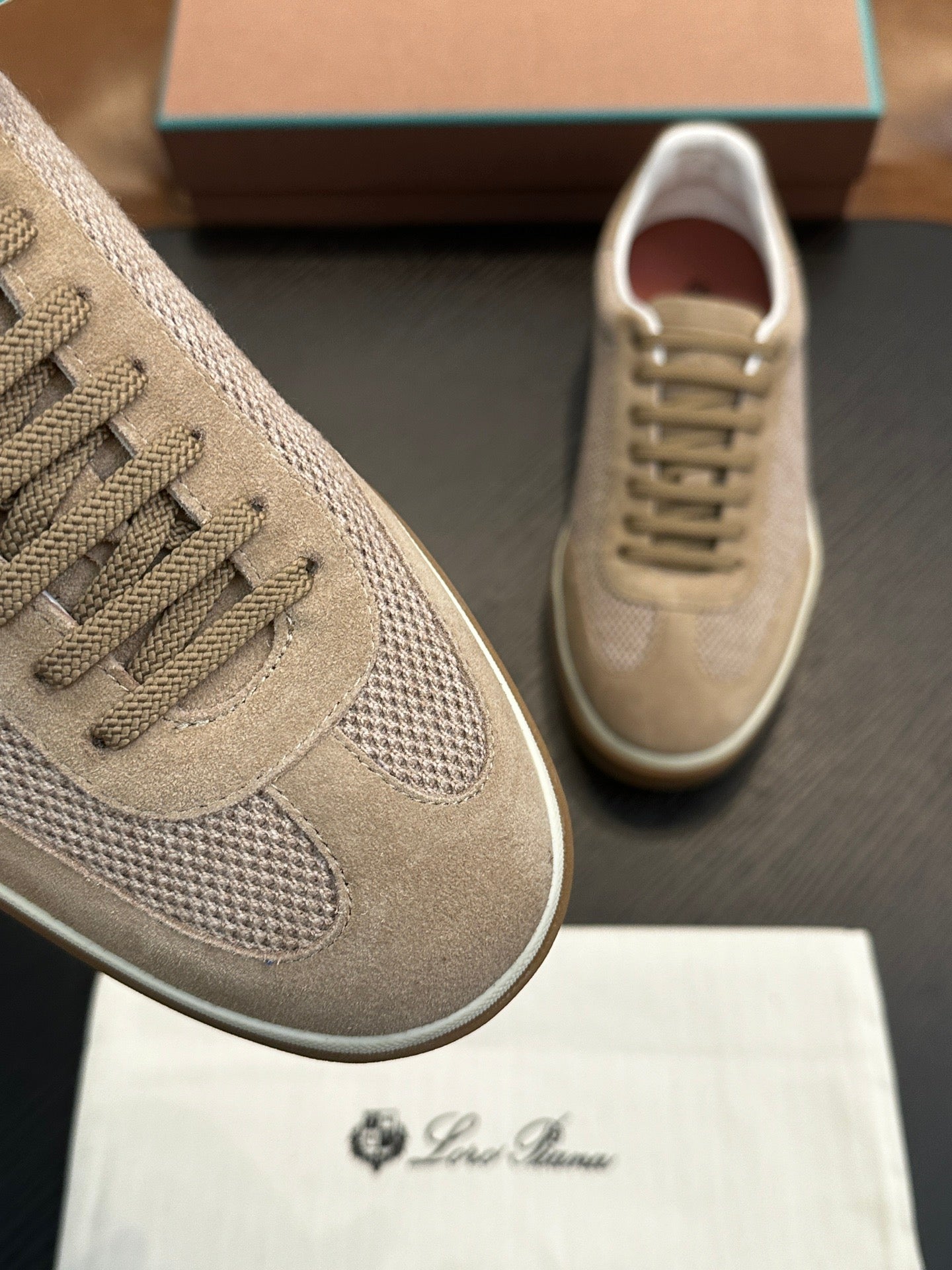 LP Sneakers