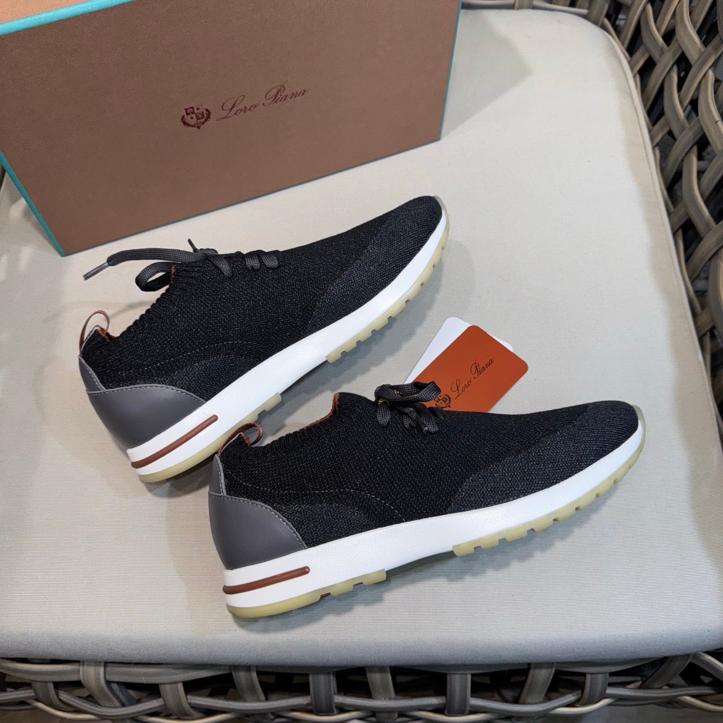LP Sneakers