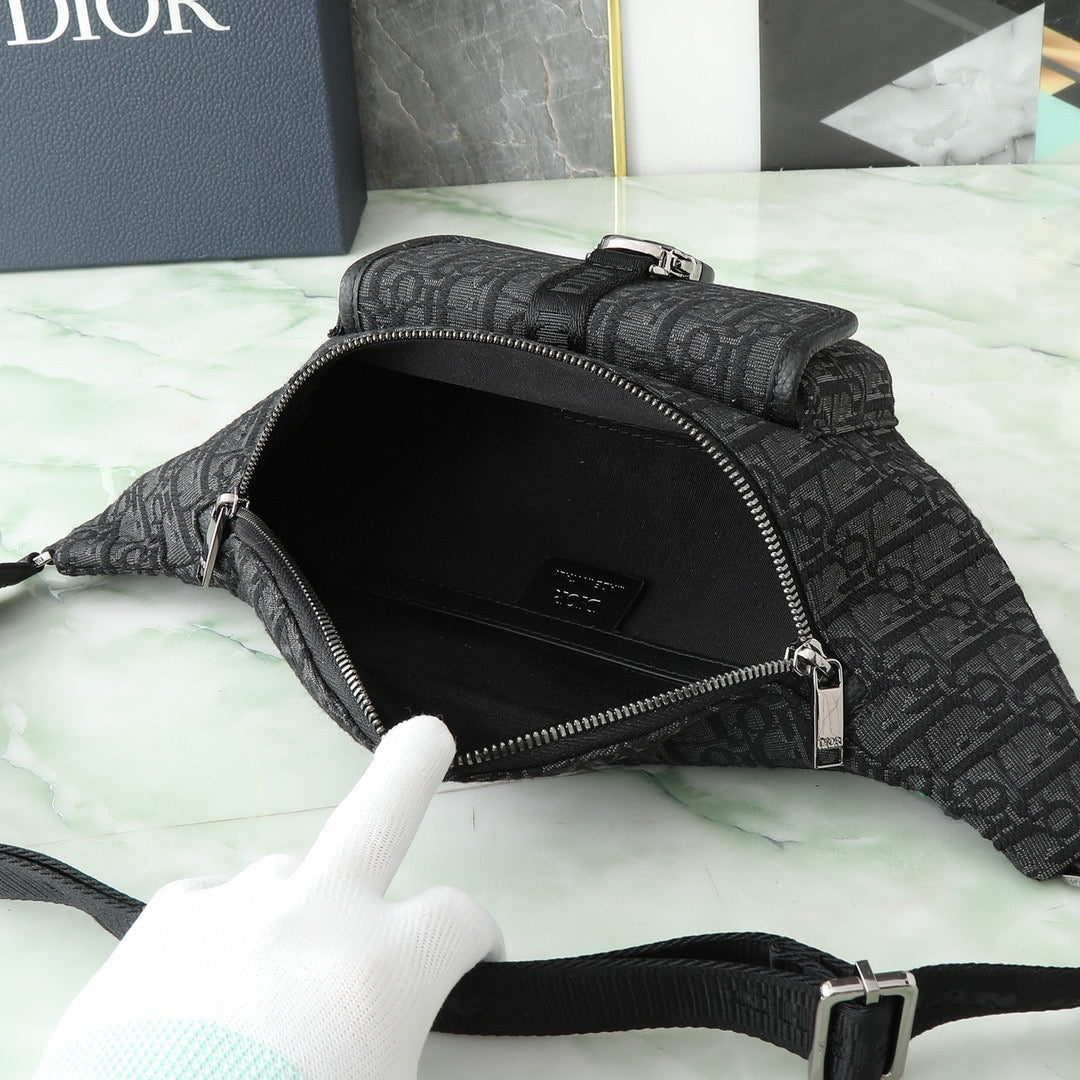 Dior 8 Oblique Belt Bag