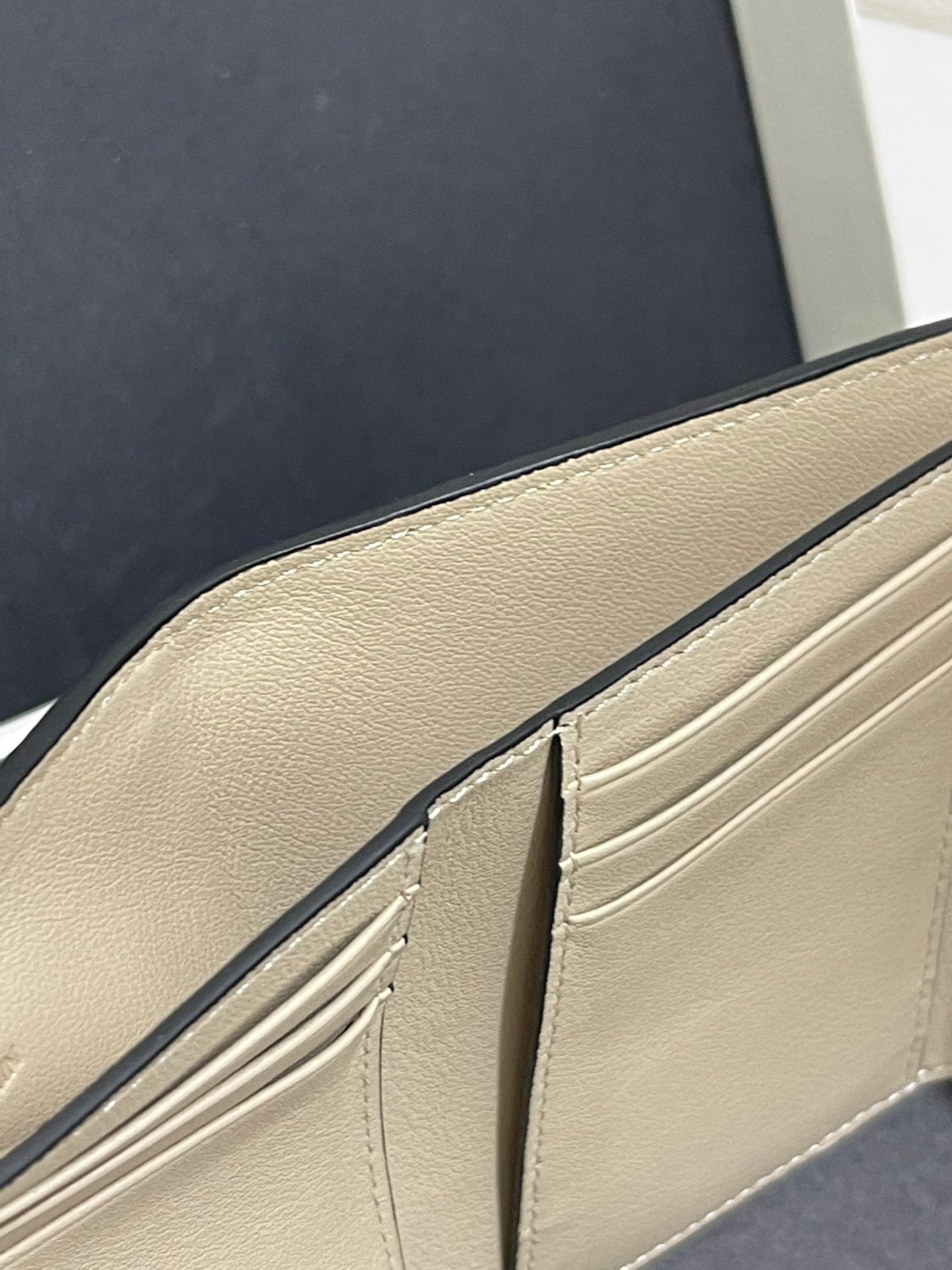 Loewe Wallet