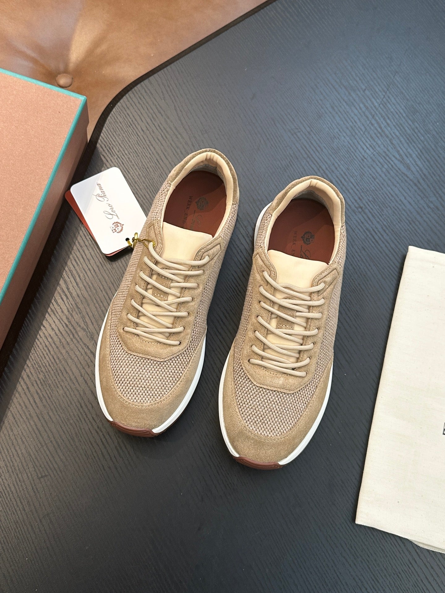 LP Sneakers