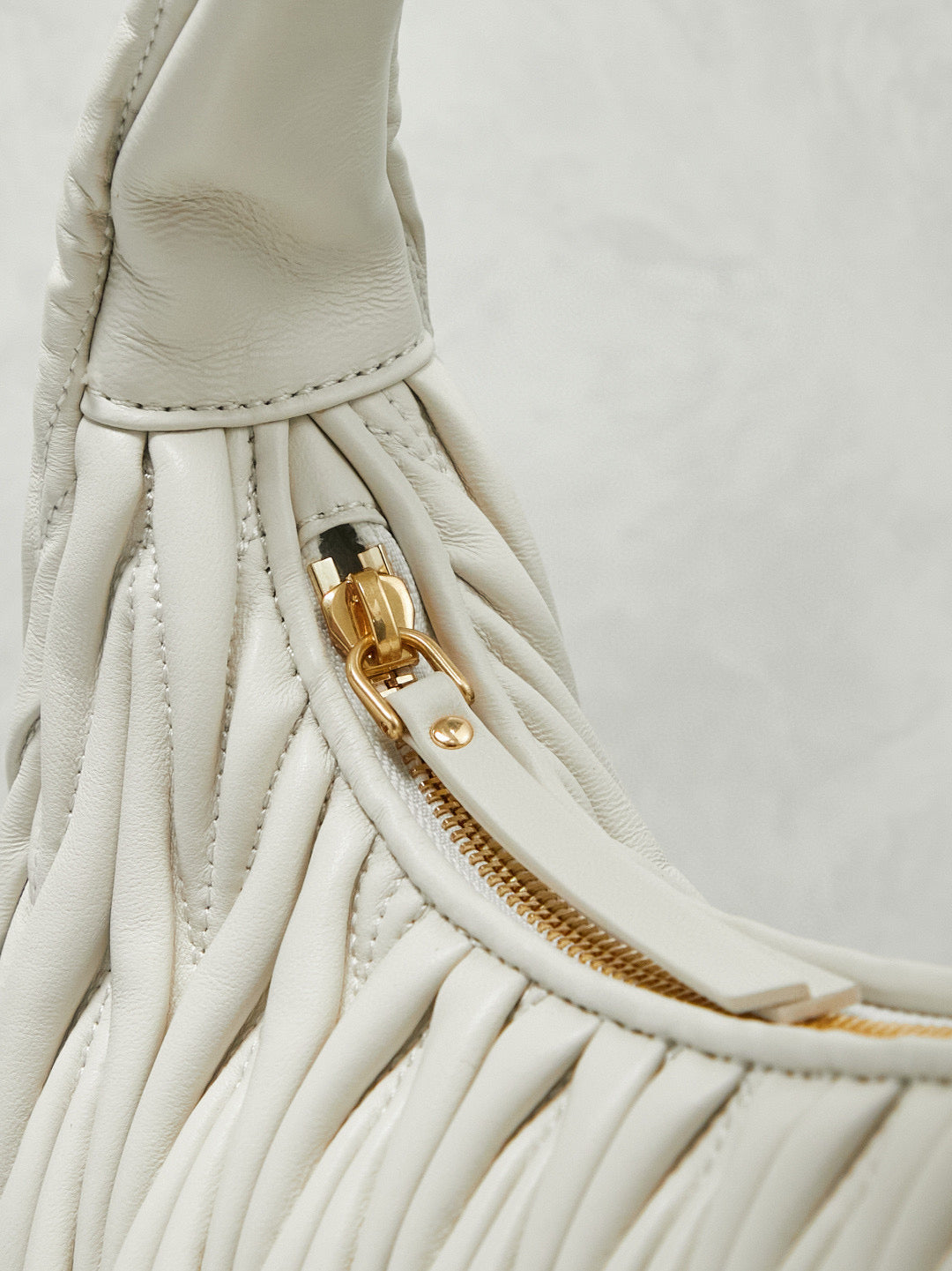 Miu Miu Wander Bag 29x24x10cm