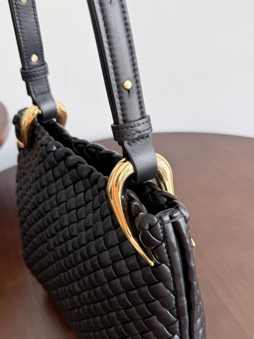 BV Clicker Shoulder Bag