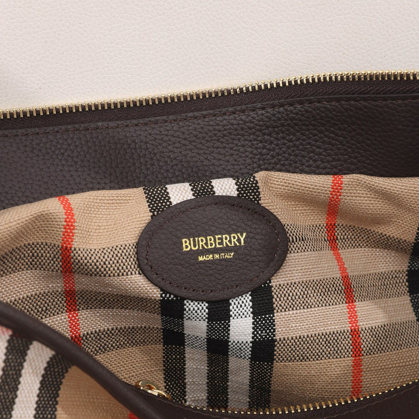 Burberry Highlands Shoulder Bag(35.5CM*18CM*38CM)