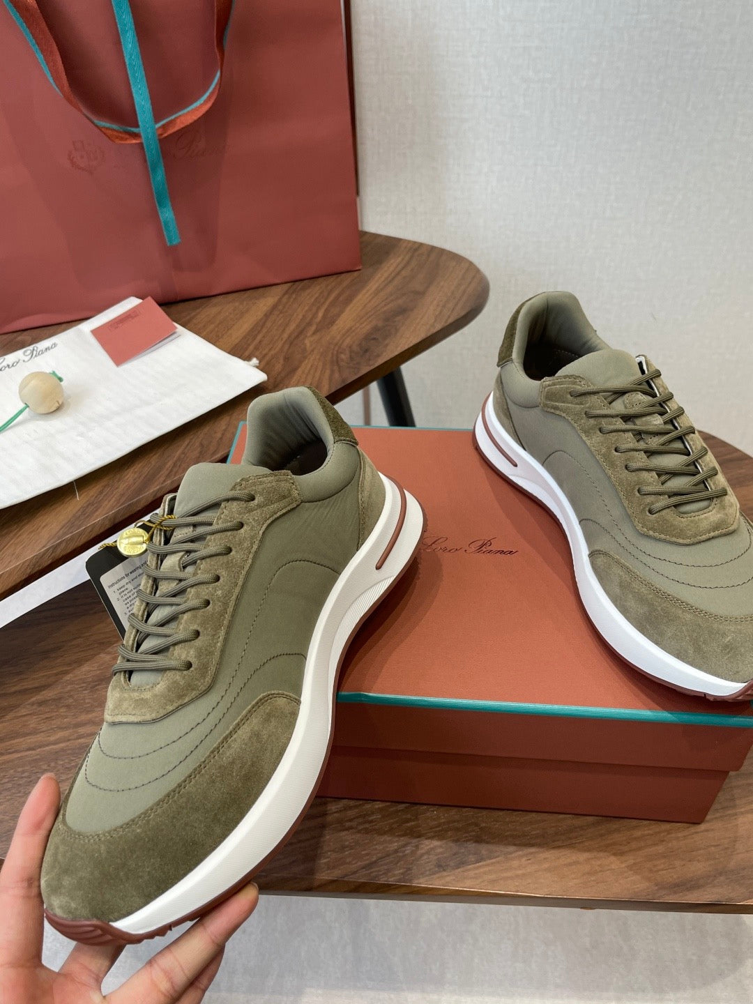 LP Sneakers