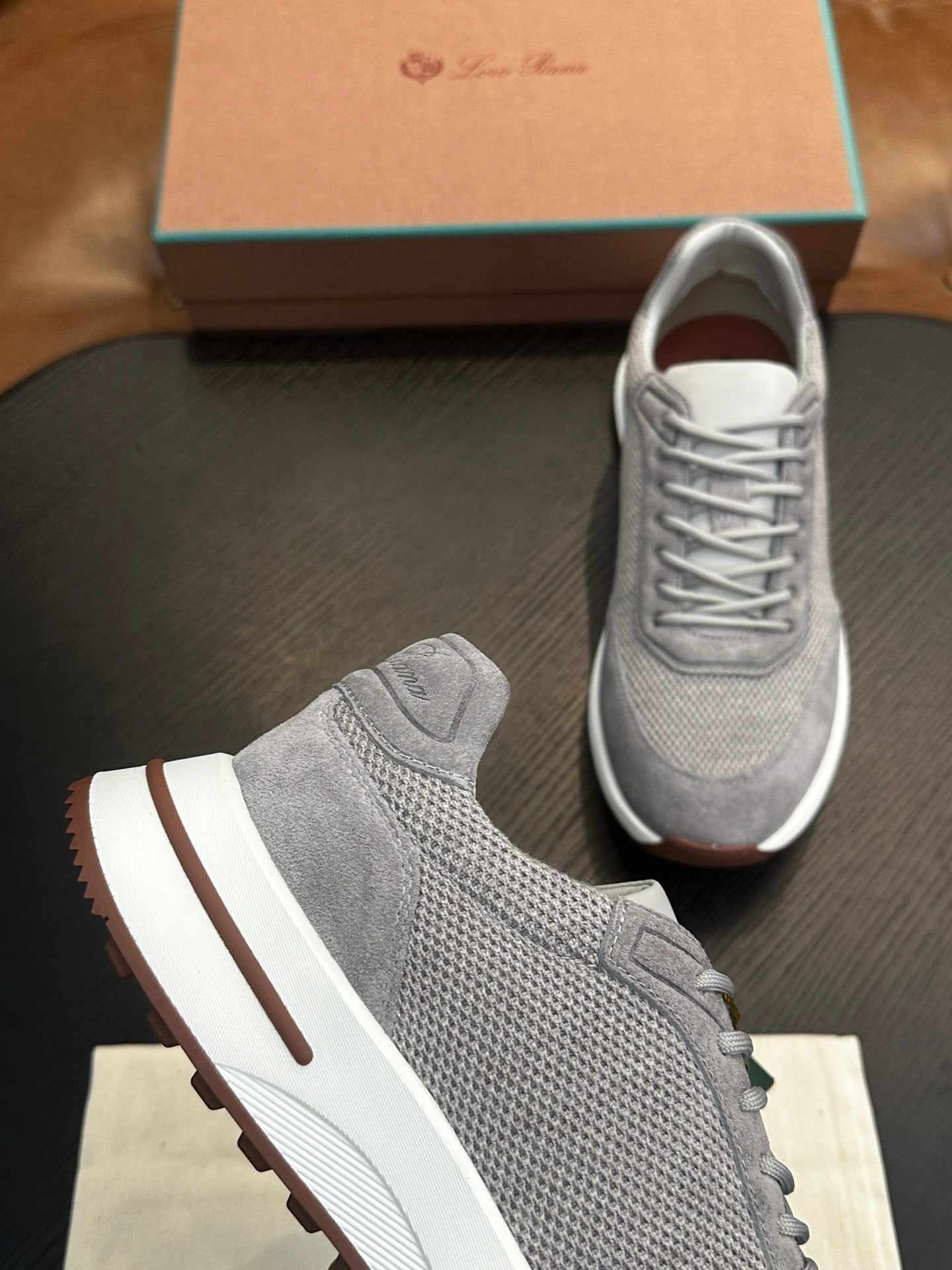 LP Sneakers