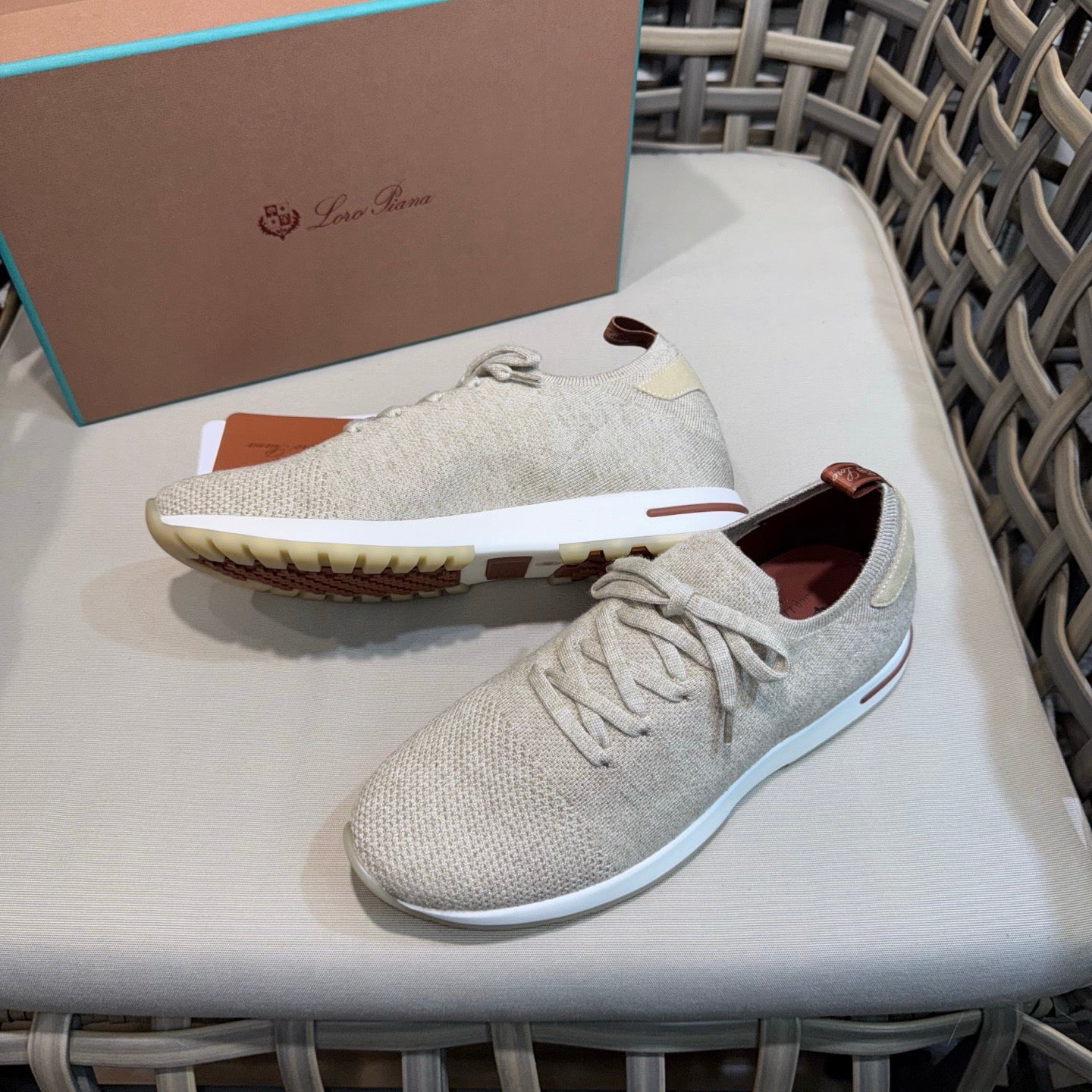 LP Sneakers
