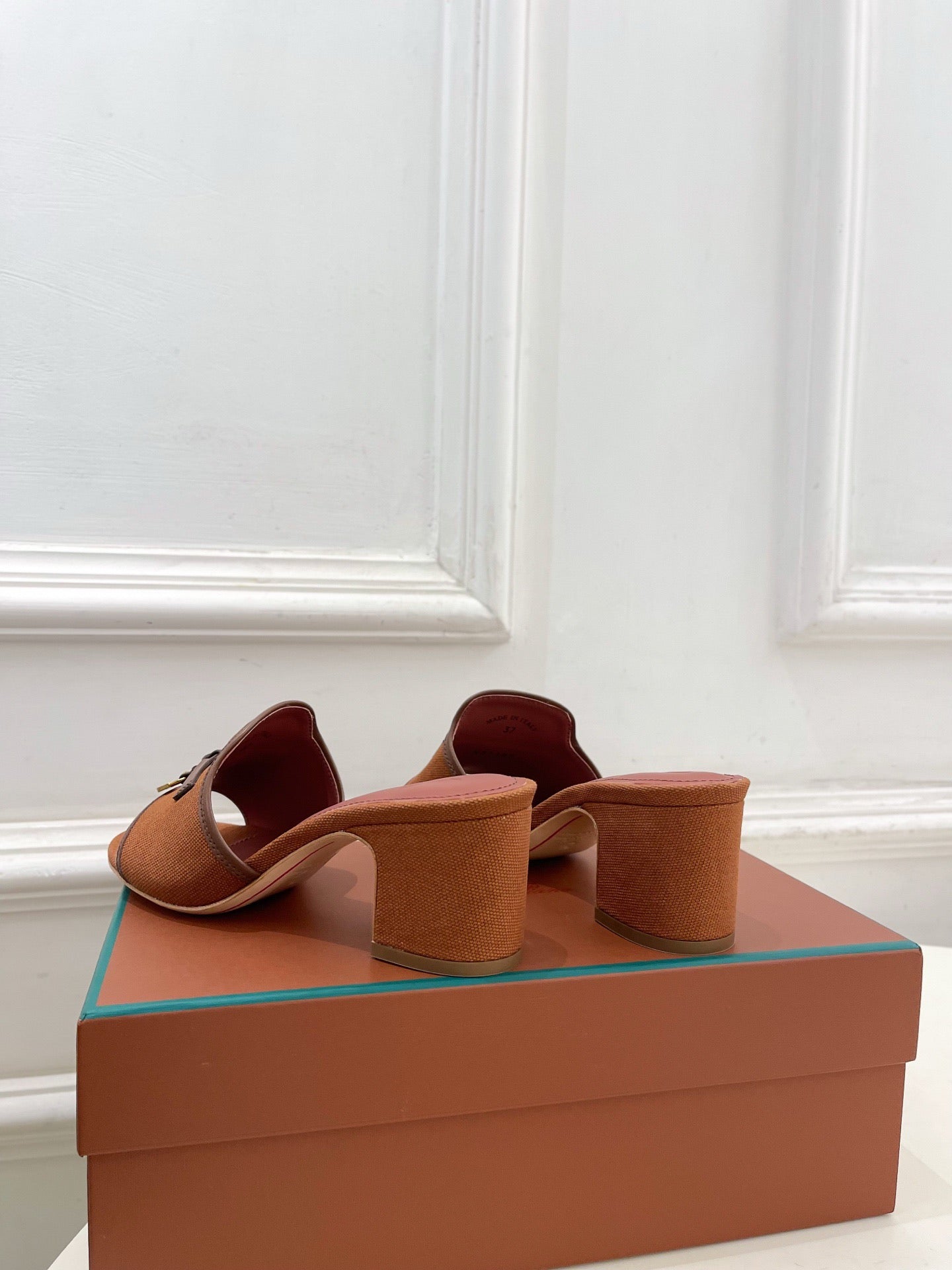 LP Sandals