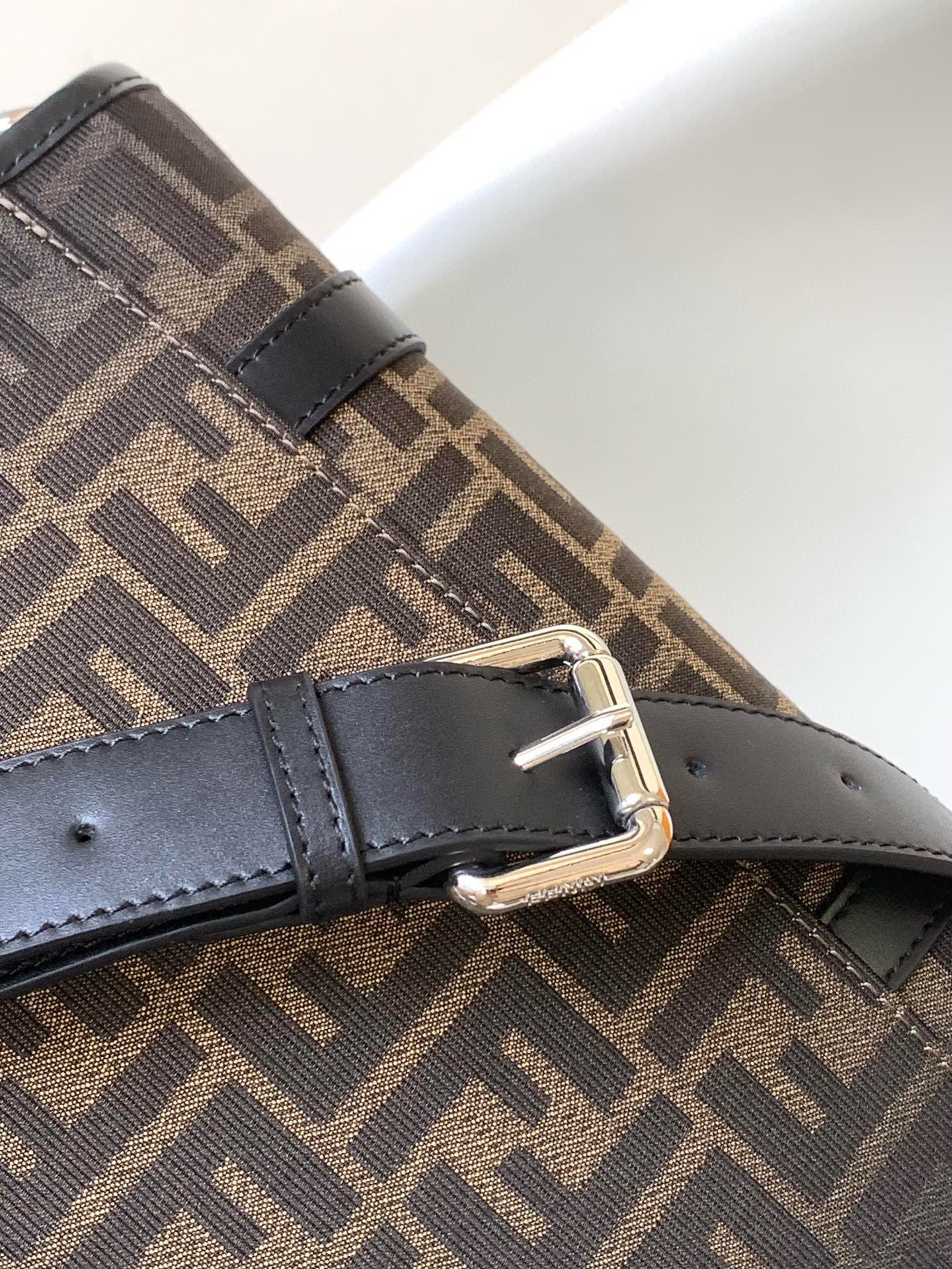 FENDI MESSENGER BAG 20.5*7*24