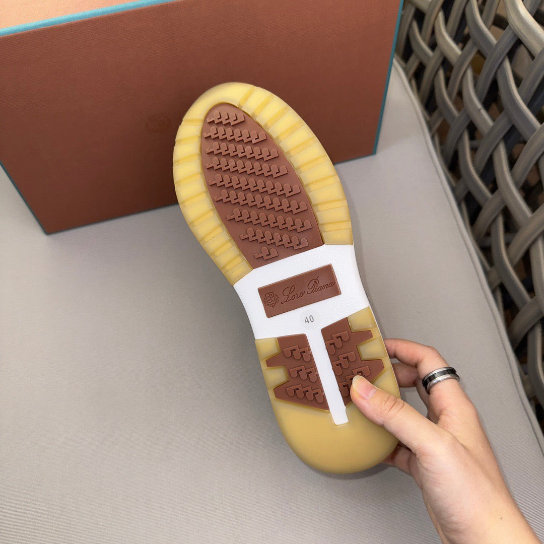 LP Sneakers