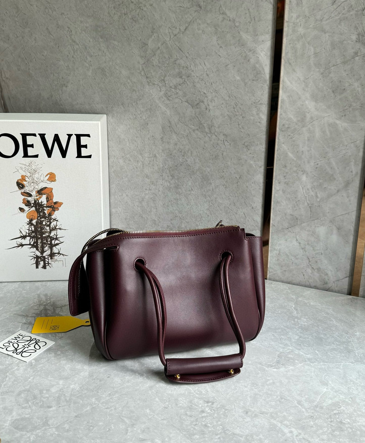 Loewe Madrid Handle Bag(23.5x10x19cm)