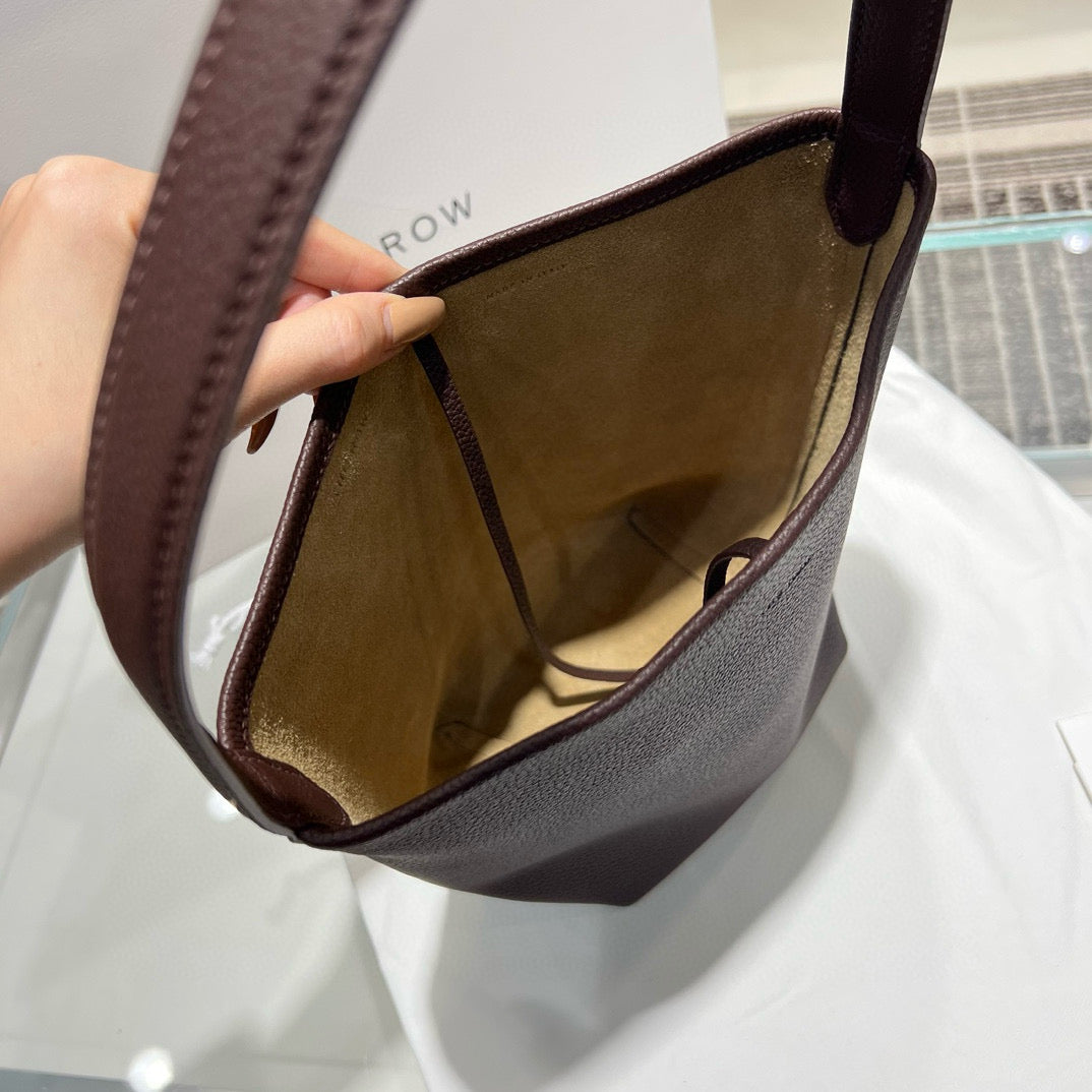The Row Bucket Bag(24CM*22CM*11CM)