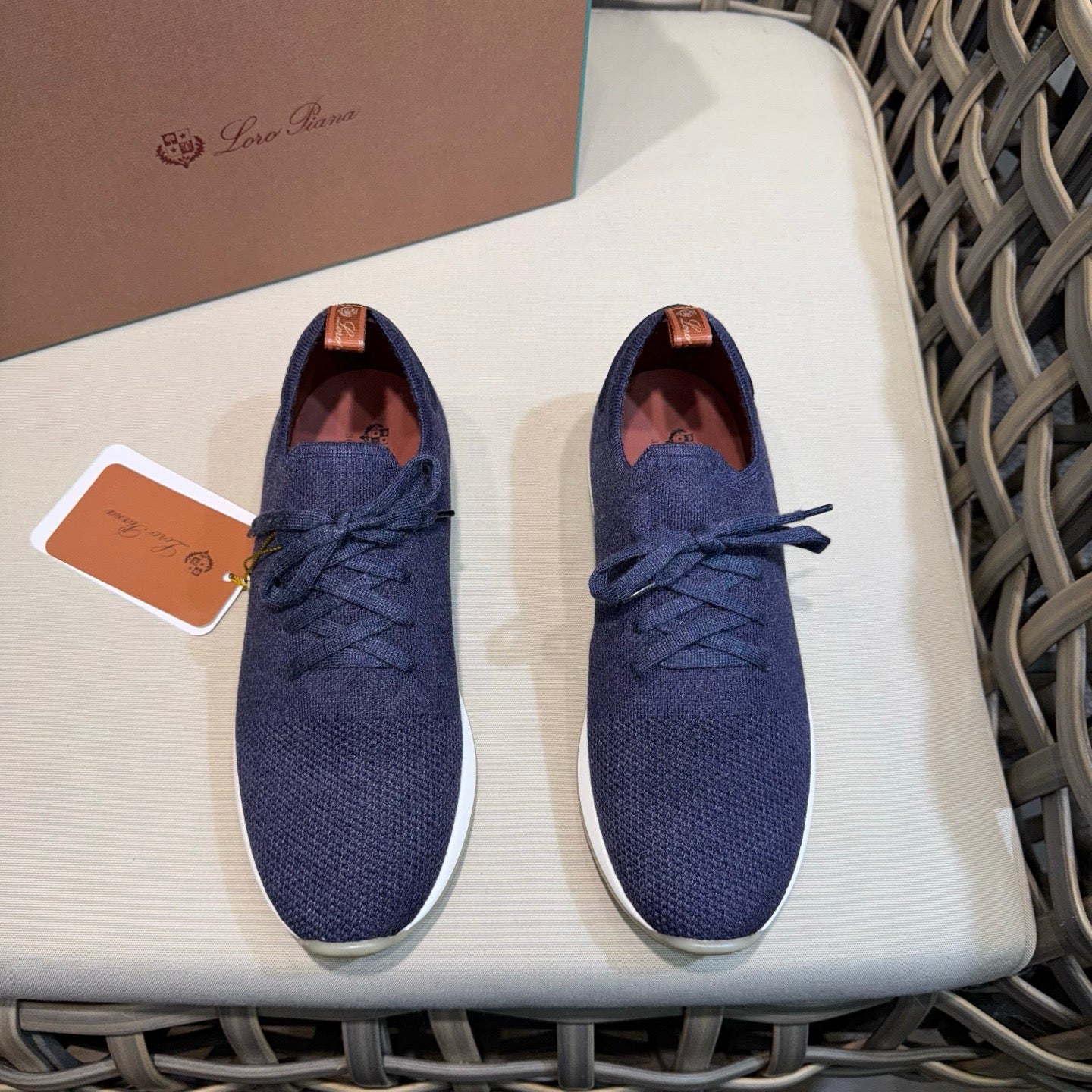 LP Sneakers