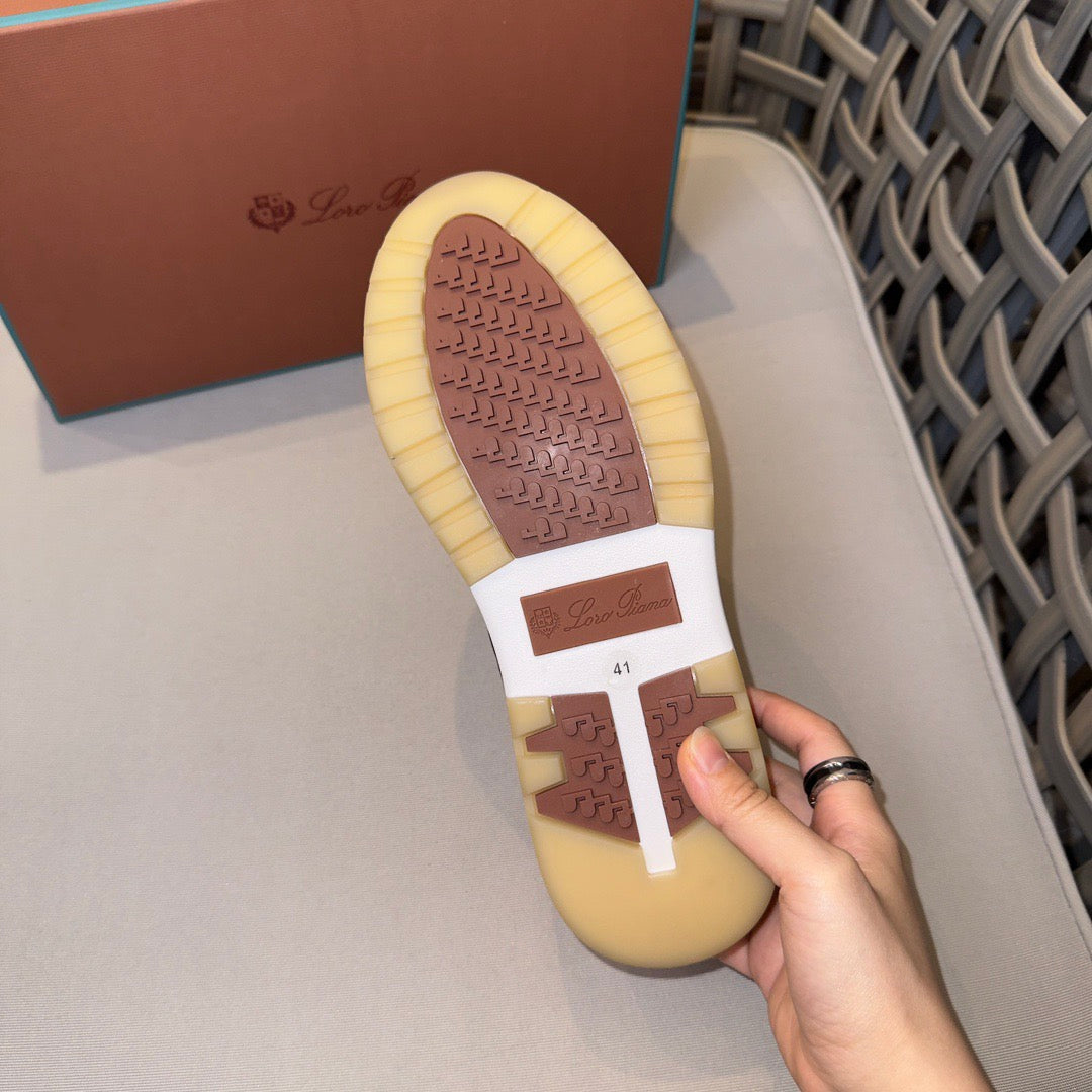 LP Sneakers