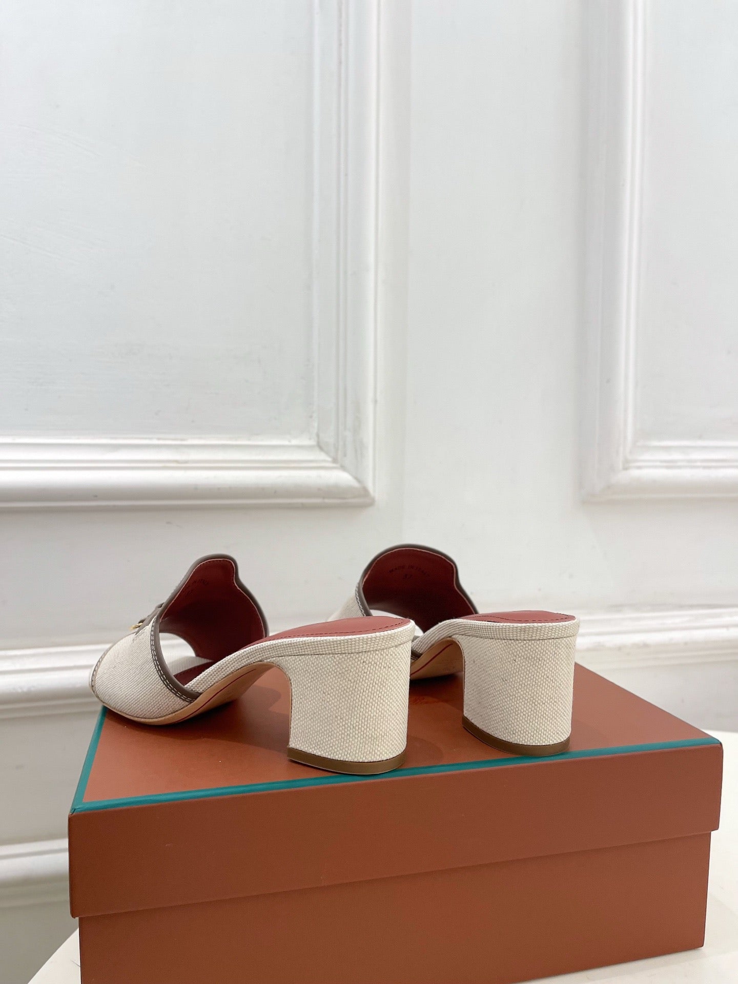 LP Sandals