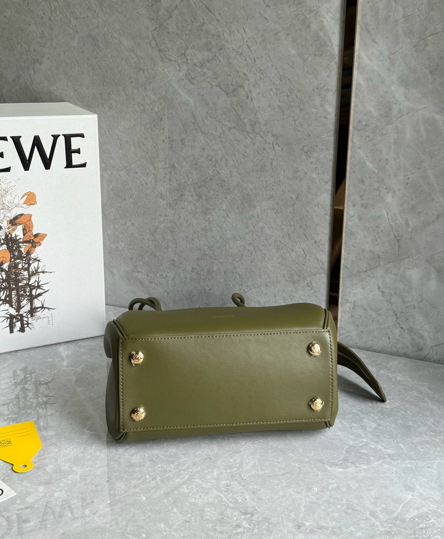 Loewe Madrid Handle Bag(23.5x10x19cm)