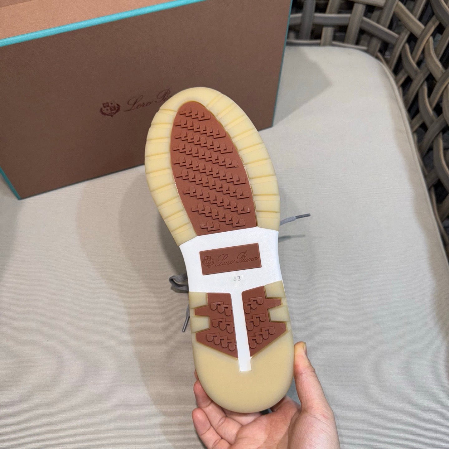 LP Sneakers