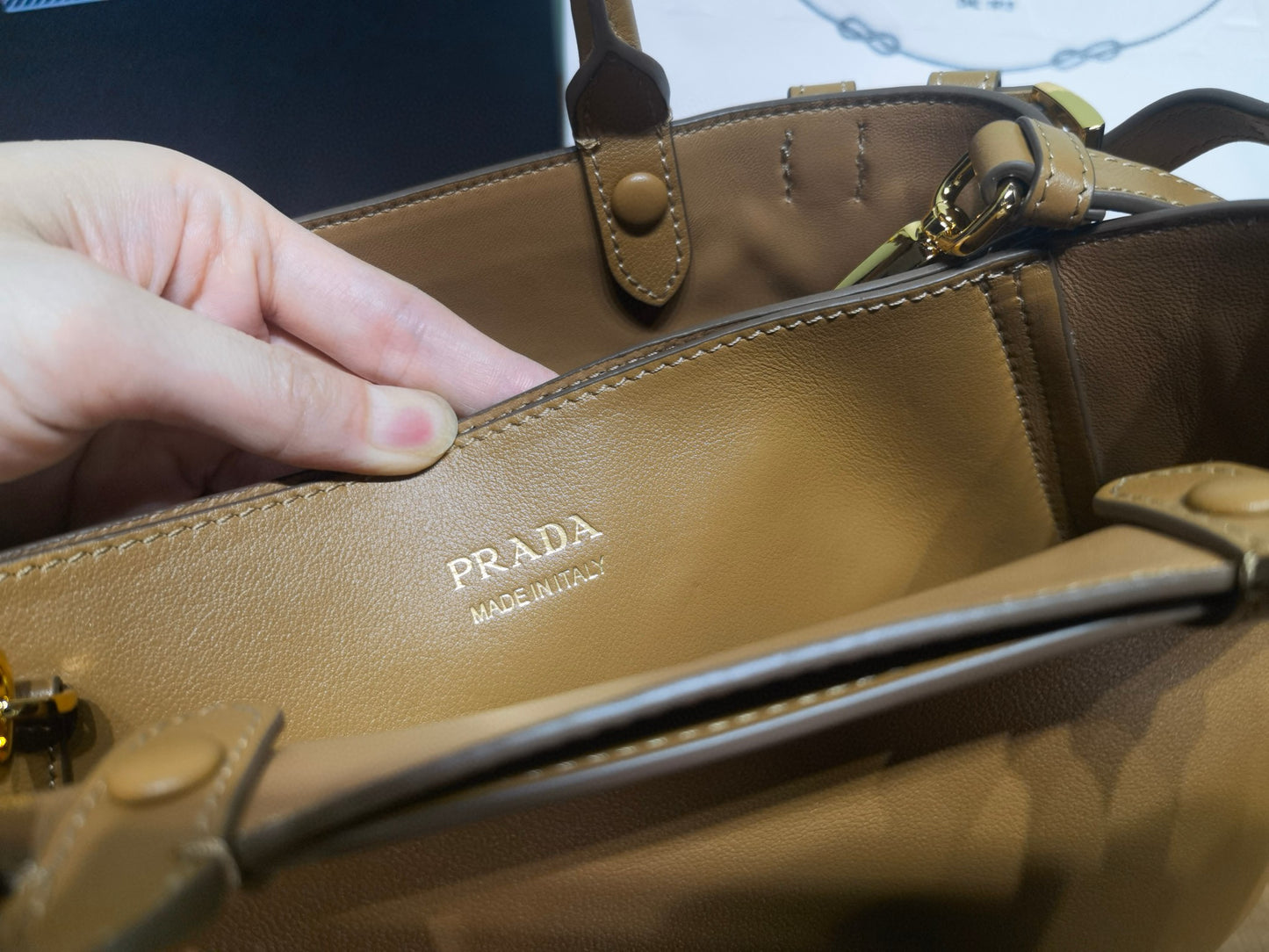 Prada Handbag 28x18x10.5cm