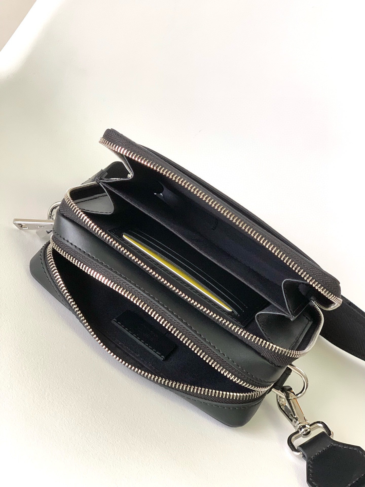 FENDI MESSENGER BAG 17.5*6.5*14