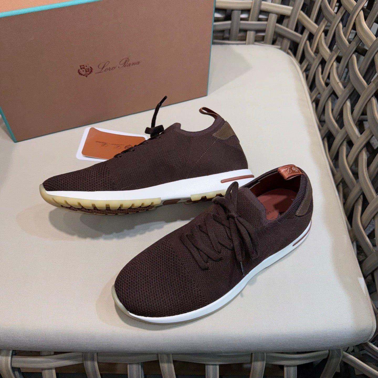 LP Sneakers