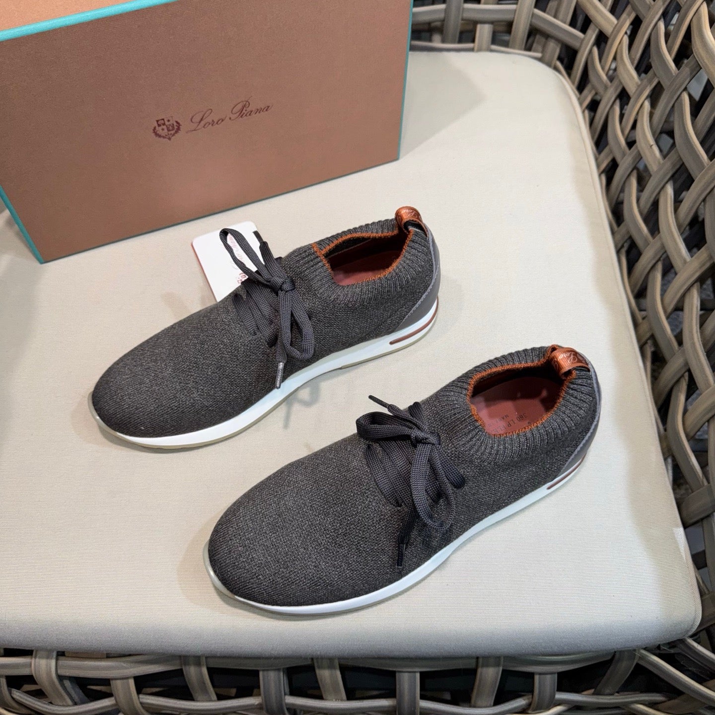 LP Sneakers