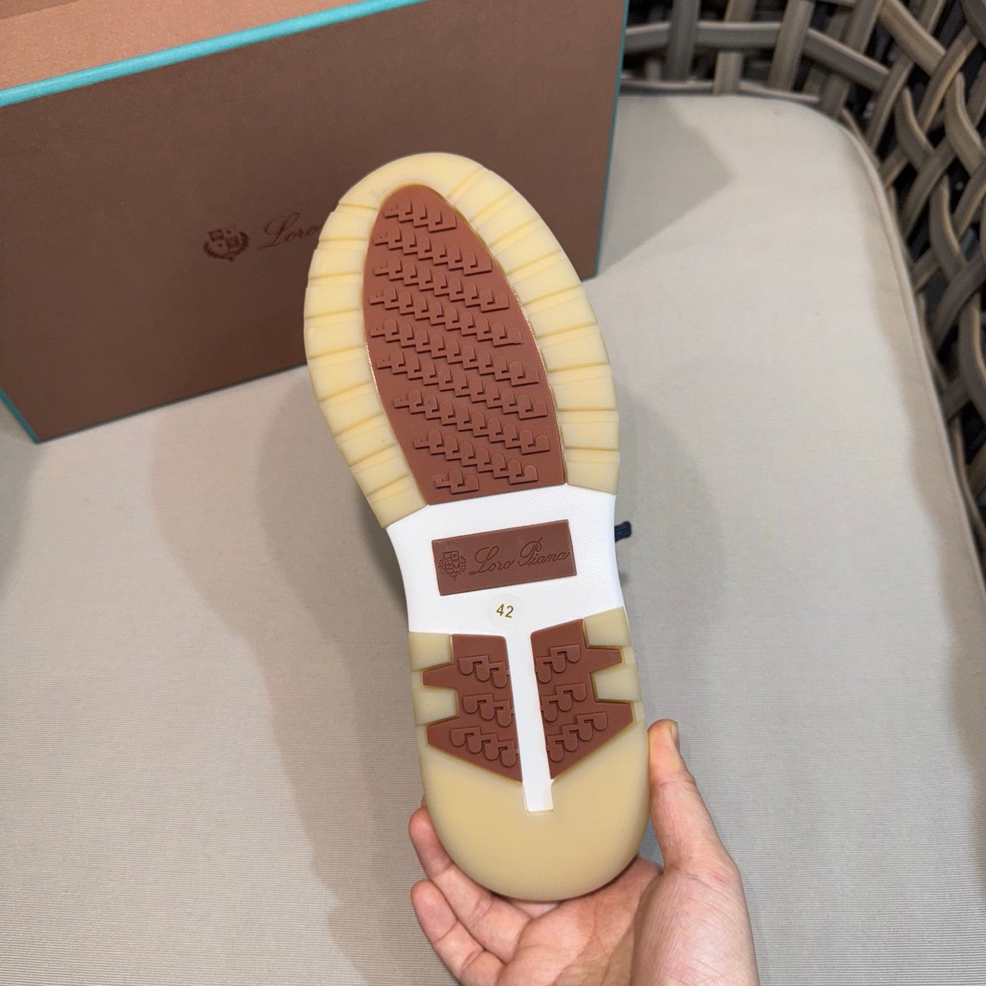 LP Sneakers